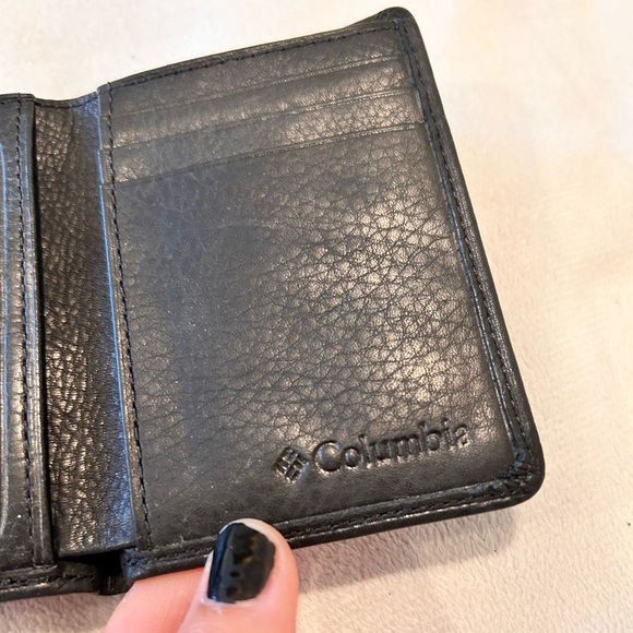 Columbia Black leather trifold wallet NWOT - Picture 6 of 7